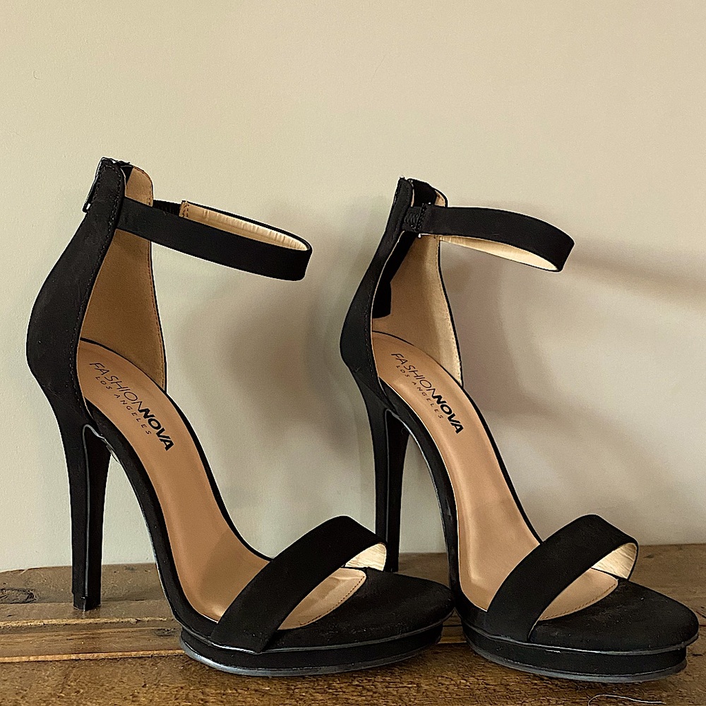 Fashion Nova Suede Black Heel 7